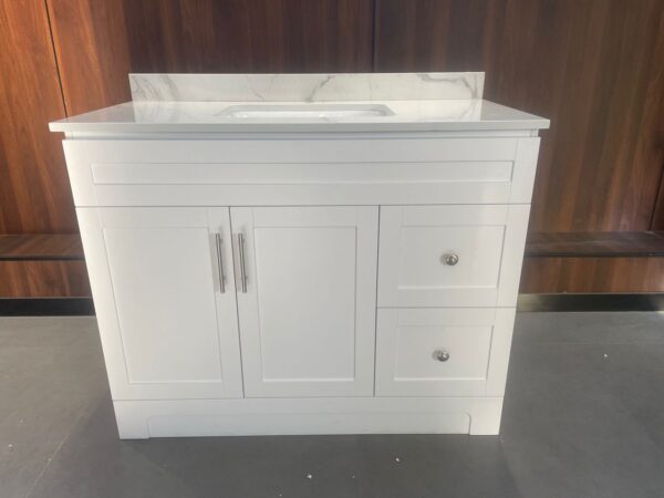 30" MDF vanity - Image 4